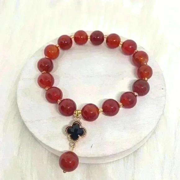 Natural Agate Four Leaf Clover Pendant Bracelet in Rust Red Orange - Picture 4 of 6